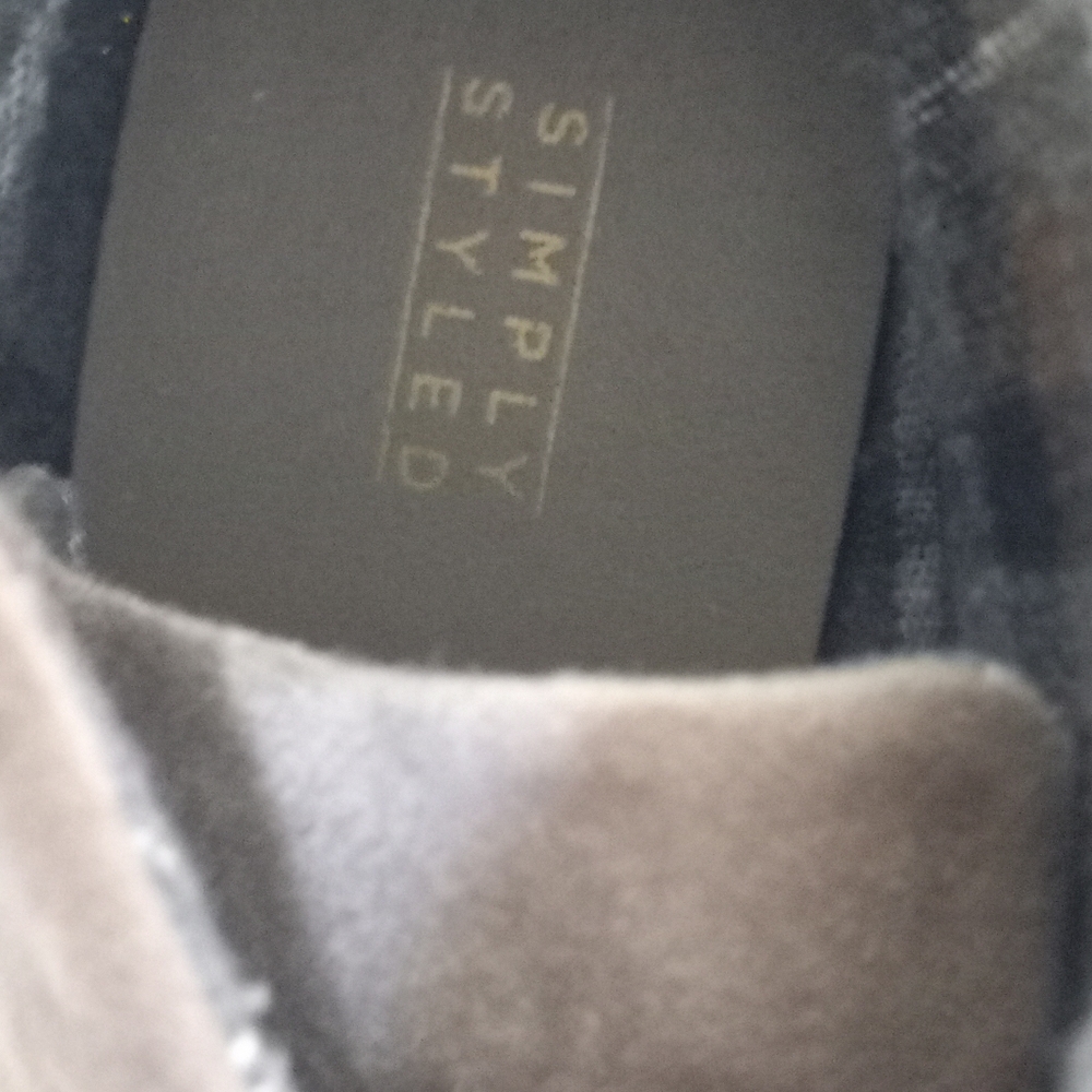 Simply Styled Gray Jacket - Picture 2 of 5